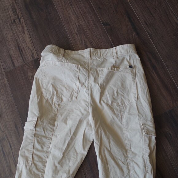 Ladies Cargo By Denver Hayes - Picture 5 of 5